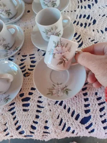 Xícaras de café  e açucareiro porcelana  pozzani 