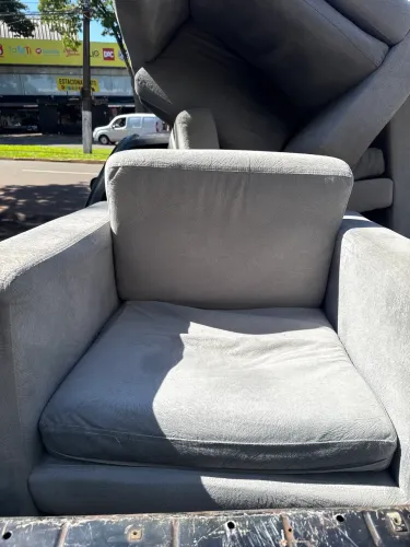 Poltronas semi novas 200 reais cada uma.
