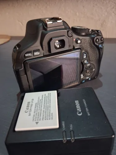 Vendo câmera canon t3i