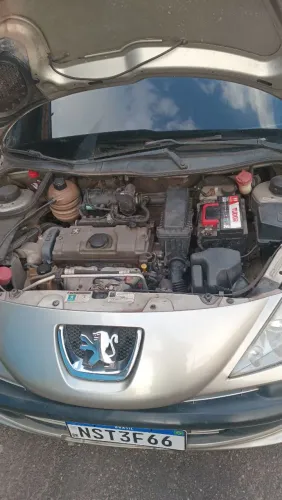 Peugeot 207 Sedan Passion XR 1.4 Flex 8V 4P 2011