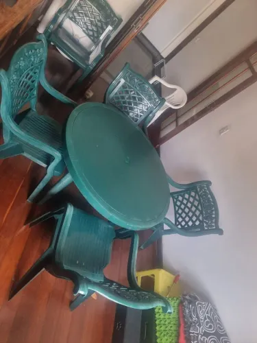 Vende-se conjunto de mesa com 5 cadeiras
