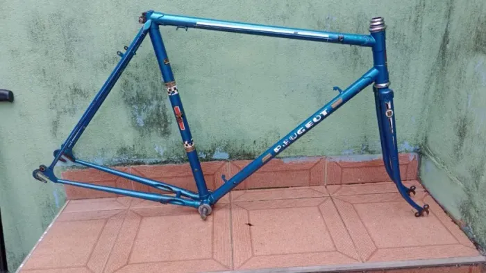QUADRO, GARFO E CAIXAS DA PEUGEOT TURISMO 3 COM PINTURA DE FABRICA