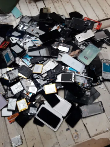 Vendo celulares pra tirar peças tem vários modelos de celular tem pra quase 300 celulares