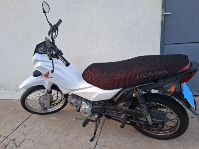 Vende-se moto Pop branca