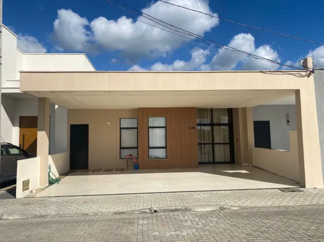 Vendo casa de 3/4 sendo uma suíte no sim