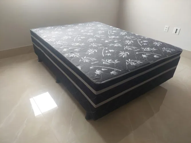 Cama box casal conjugada.