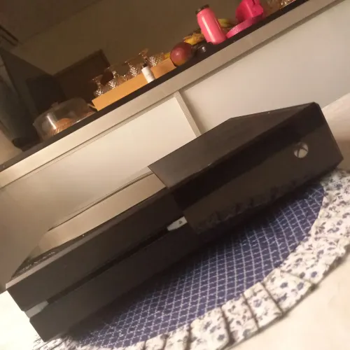 Xbox one fat semi novo com 2 ano de uso bem conservado