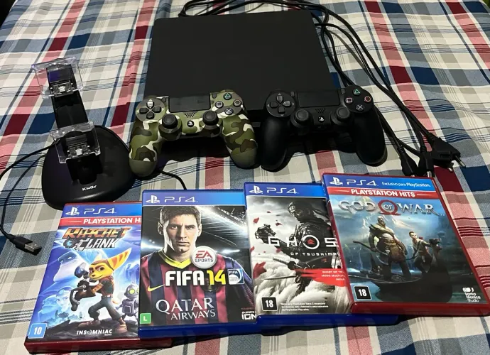 PlayStation 4 Slim 1TB + 2 Controles Originais + 4 Jogos - Excelente Estado!