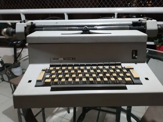 Máquina de escrever elétrica Olivetti tekne 3 datilografia escritores 