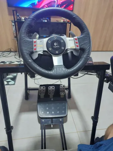 Volante Logitech G27 com pedais, caixa de câmbio e adaptador para PS4