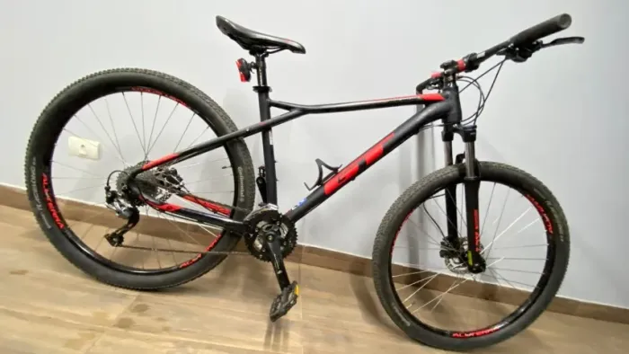 GT Avalanche Sport 29 Alivio Tamanho L + Acessórios | Estado de Nova | Revisada