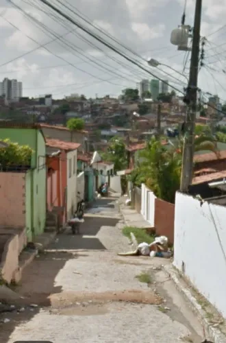 Casa enorme no alto José Bonifácio sem barreiras carro na porta