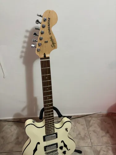Guitarra Squier by Fender Semi-Hollow - 2 Humbuckers - Creme