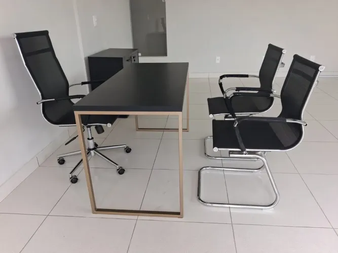 Móveis de escritório semi novos