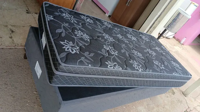 Cama solteirão molas ensacadas seminova