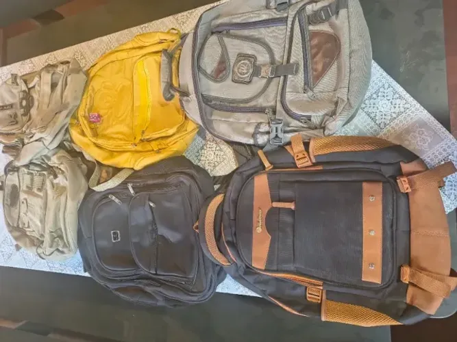 Mochilas Escolares e uma mochila de notebook
