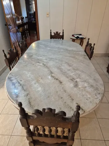 Mesa antiga oval 8 lugares em mármore