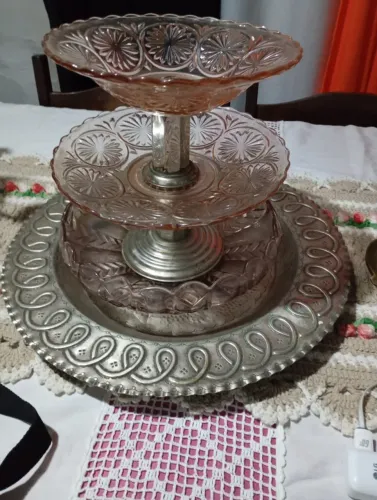 Bandeja de prata e prato