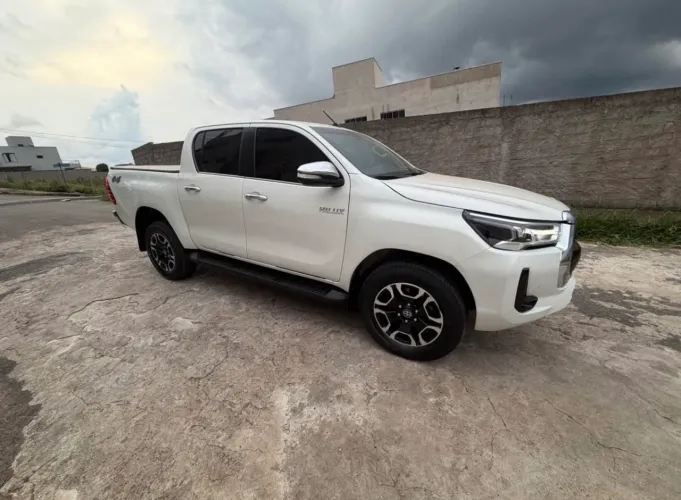 Toyota Hilux CD SRX 4X4 2.8 TDI 16V Diesel Aut. 2023