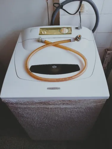 Máquina de lavar roupas Brastemp Clean.