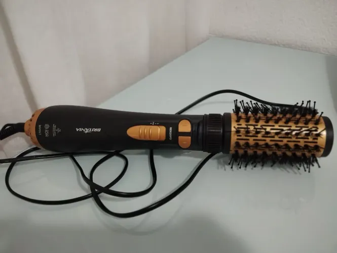 Escova Rotativa Britania 1300W -Preto c/dourado
