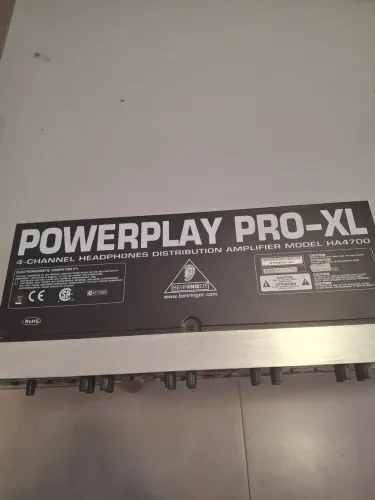POWER PLAY 4 CHANNEL PRO XL 4700 BERINGER