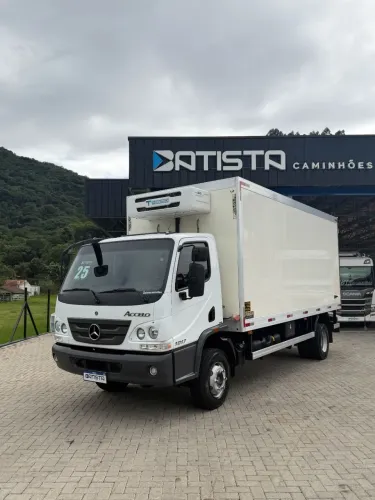 Accelo 1017 - Bau Pavan Refrigerado de 5.5m - Baixo KM