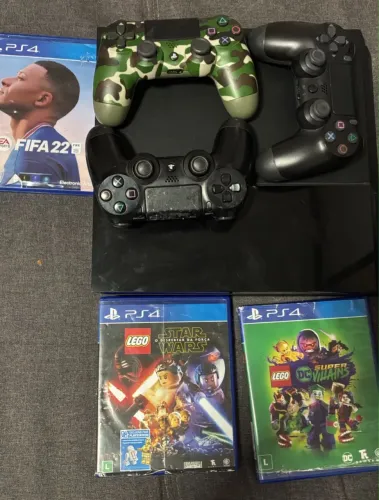 Vendo PS4 Fat 500GB 3 controles 3 jogos