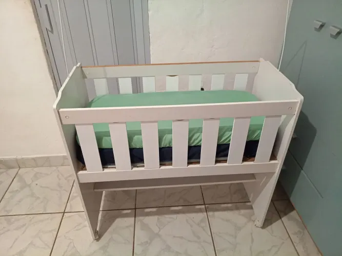 Vendo mini berço, só o berço 350,00 ele completo com o kit berço 430,00