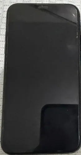 IPhone 11 Pro 64 GB Bateria 71% com o cabo para carregador funcionando perfeitamente.