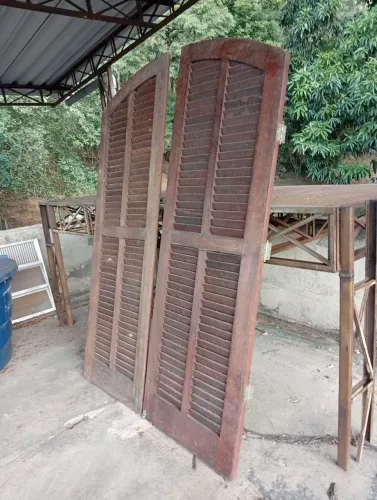 Porta de madeira dupla, sem portal