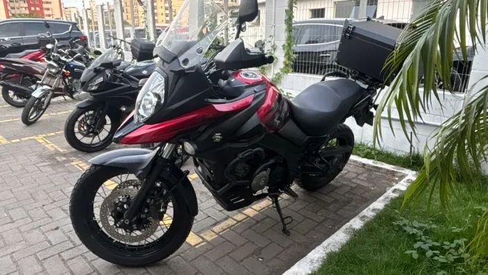 Suzuki V-Stron 650 xt