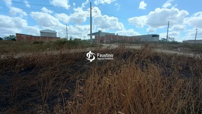 Terreno à venda no Loteamento Maria da Luz