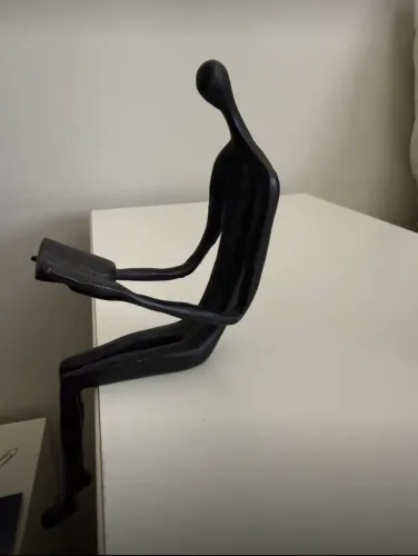 Escultura Leitor Em Ferro Fundido