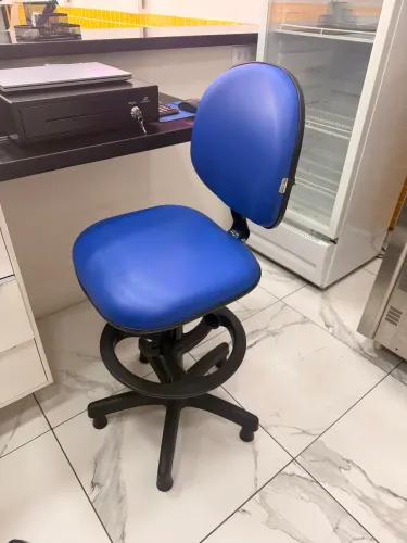 Cadeira e porta caixa