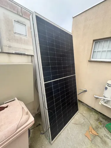 12 placas solares com vidro quebrado