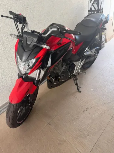 CB 300 muito nova!