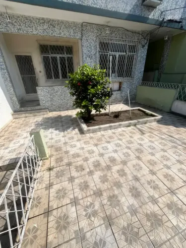 Casa térreo com 2 quartos e área externa na Penha