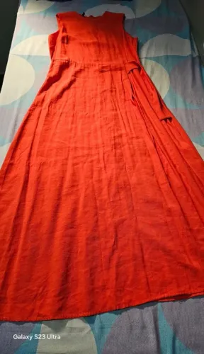 Vestido longo na cor laranja