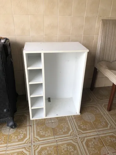 Armário de cozinha tipo nicho com porta vinhos