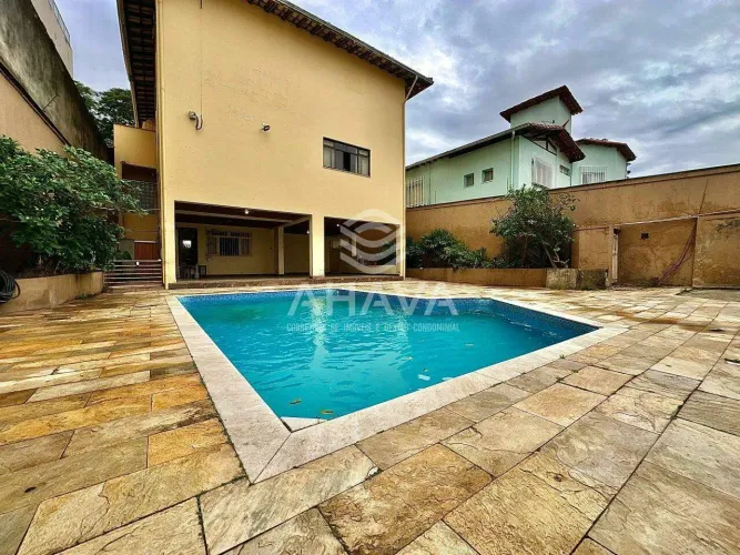 Casa - 5 Quartos sendo 1 Suíte - 6 Banheiros -4 Vagas - Itapoã Próximo Avenida General Olí