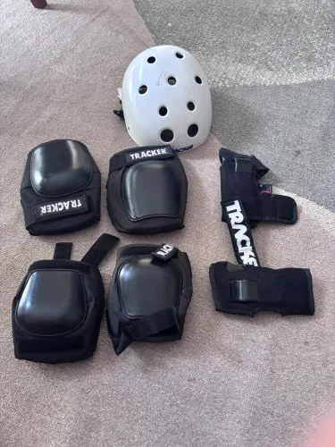 Capacete Tracker G e Kit de Proteção Tracker M
