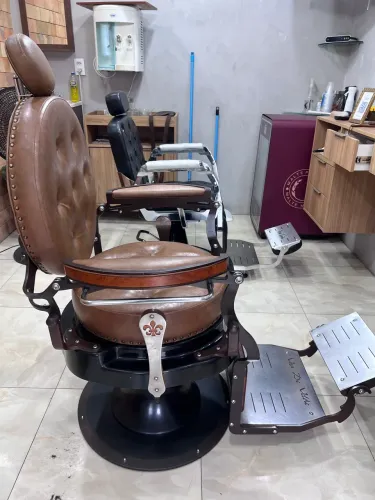 Cadeira de barbeiro Van de Velde hidráulica e reclinável