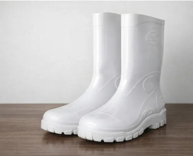 Bota de Borracha Branca Impermeável - Solado Tratorado, Confortável, usada apenas uma vez