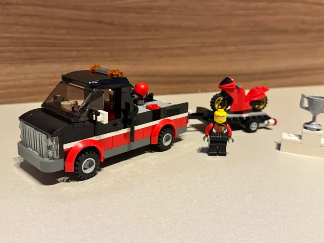 Lego City set 60084 Racing Bike Transporter