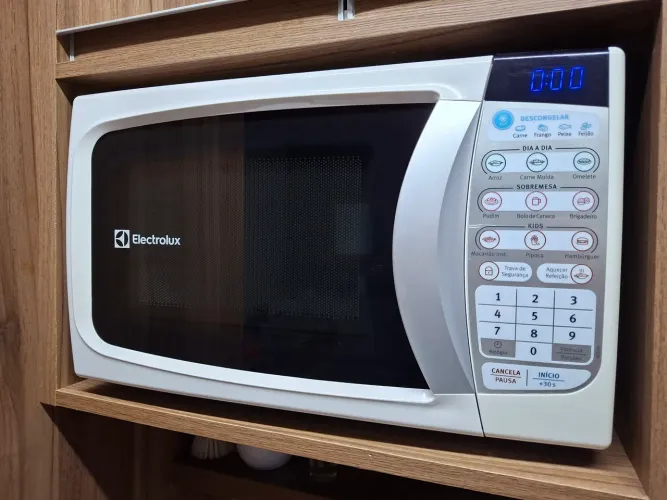 MICRO-ONDAS 20L ELETROLUX (220V)