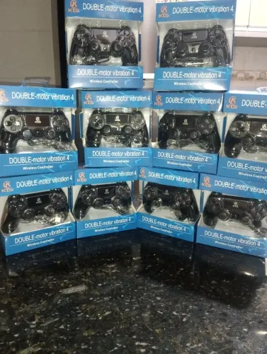 Controles NOVOS, lacrados, PS4, PC, Celular ou TV.
