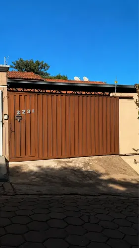 Casa térrea com casa no fundo entrada separada 