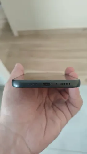 Moto Edge 30 neo e Samsung Galaxy a34 5G