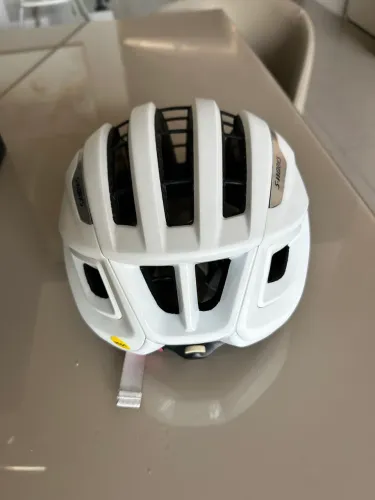 Capacete prevail